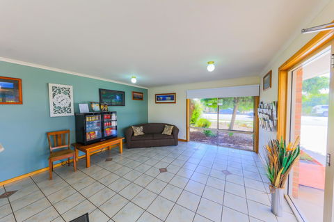 Country Roads Motor Inn Naracoorte - Kingaroy Accommodation 37
