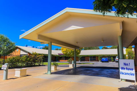 Country Roads Motor Inn Naracoorte - Kingaroy Accommodation 1