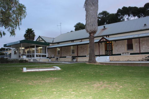 Island Motel Kingscote - Kingaroy Accommodation 1