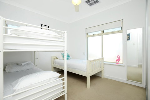 Blue Zone - Aldinga Beach - Kingaroy Accommodation 9