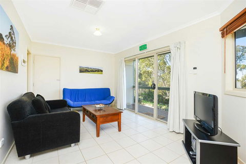 Cabernet Cottage - Kingaroy Accommodation 4