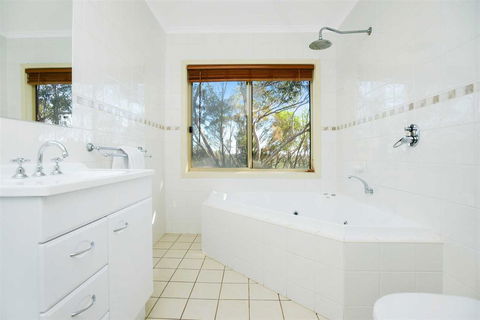 Cabernet Cottage - Kingaroy Accommodation 6