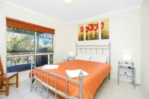 Cabernet Cottage - Kingaroy Accommodation 3