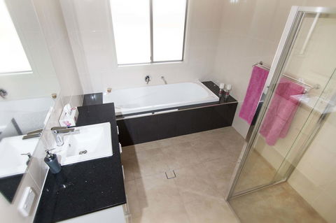 Brock's Base - Kingaroy Accommodation 7