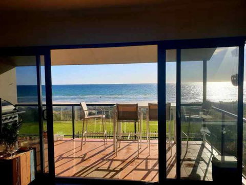 Luxurious 3 Bedroom Beachfront - Panoramic Views - Kingaroy Accommodation 3