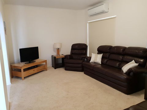 South Shores - Kingaroy Accommodation 9