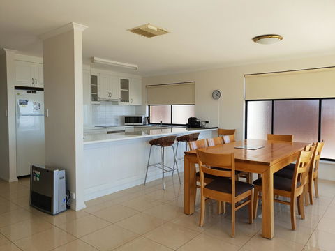 South Shores - Kingaroy Accommodation 8