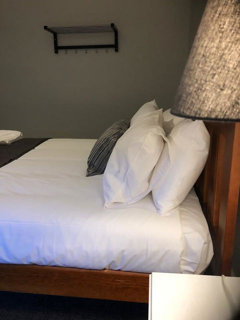 Cornwall Hotel - Kingaroy Accommodation 9