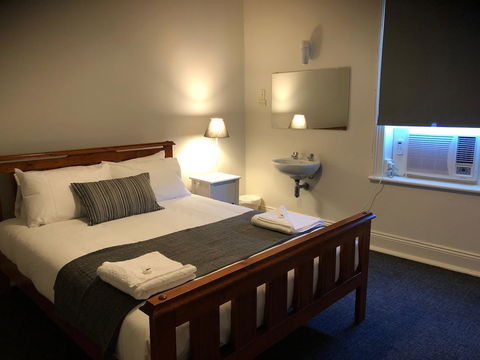 Cornwall Hotel - Kingaroy Accommodation 17
