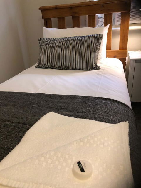 Cornwall Hotel - Kingaroy Accommodation 11