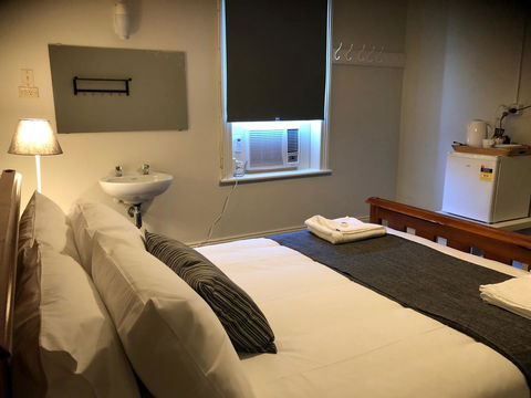 Cornwall Hotel - Kingaroy Accommodation 16