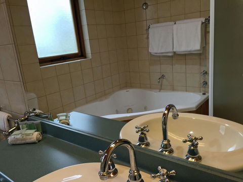 Coonawarra Place Motor Inn - Kingaroy Accommodation 40