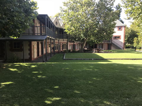 St Francis Winery - Kingaroy Accommodation 0