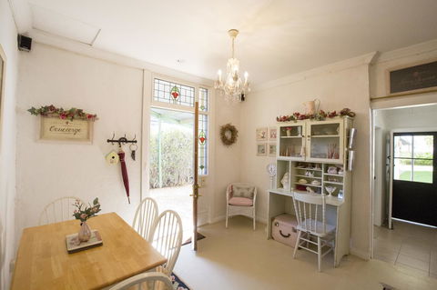 Jasmine\'s Barossa Valley Cottage - Kingaroy Accommodation 3