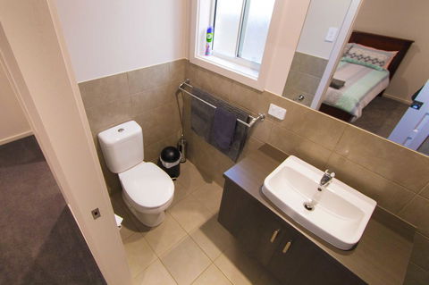 Serene Shores - Kingaroy Accommodation 12
