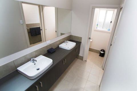 Serene Shores - Kingaroy Accommodation 8