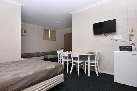 Motel Poinsettia - Kingaroy Accommodation 24