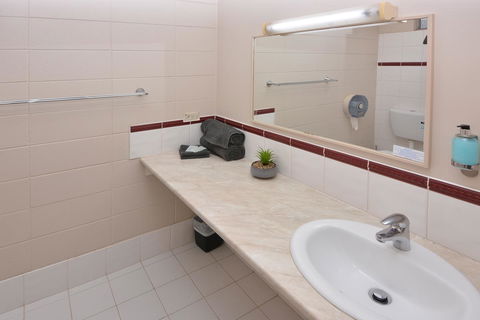 Motel Poinsettia - Kingaroy Accommodation 11