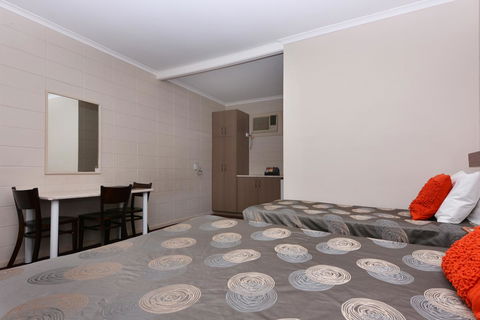Motel Poinsettia - Kingaroy Accommodation 18