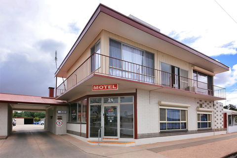 Motel Poinsettia - Kingaroy Accommodation 13