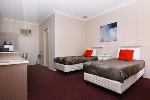 Motel Poinsettia - Kingaroy Accommodation 5