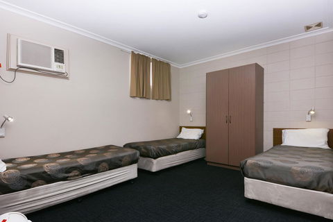 Motel Poinsettia - Kingaroy Accommodation 23