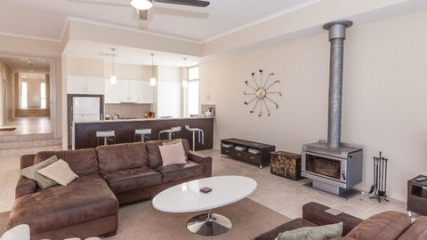Golfers Paradise (18th Tee) - 52 Huntingdale Drive - Kingaroy Accommodation 18