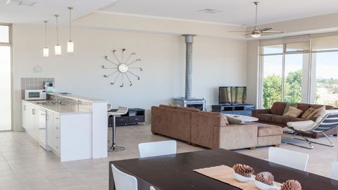 Golfers Paradise (18th Tee) - 52 Huntingdale Drive - Kingaroy Accommodation 9