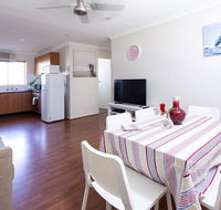 Aurora Holiday Apartment West Beach - Kingaroy Accommodation
