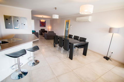 Waterfront On Jefferson, At Wellington Marina, SA - Kingaroy Accommodation 4