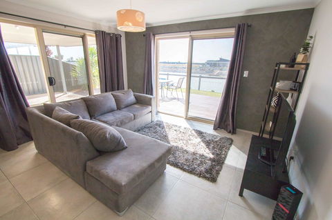 Waterfront On Jefferson, At Wellington Marina, SA - Kingaroy Accommodation 6