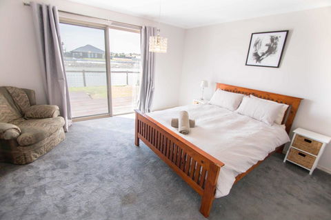 Waterfront On Jefferson, At Wellington Marina, SA - Kingaroy Accommodation 9