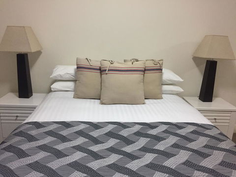 Parklane Apartments - Kingaroy Accommodation 9