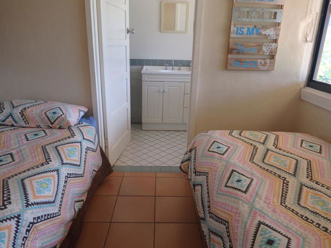 Lazy Lobster Holiday Units & Chalets - Kingaroy Accommodation 2