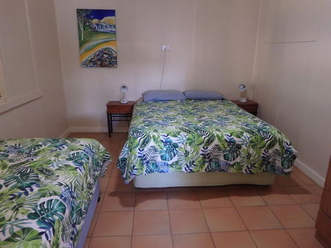 Lazy Lobster Holiday Units & Chalets - Kingaroy Accommodation 8