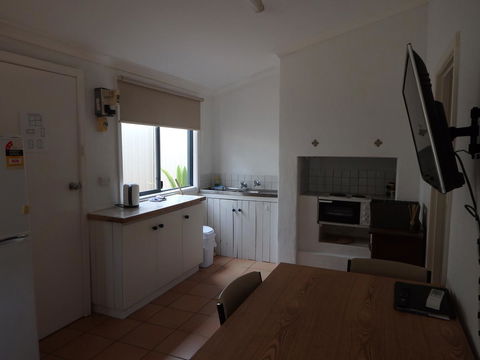 Lazy Lobster Holiday Units & Chalets - Kingaroy Accommodation 16