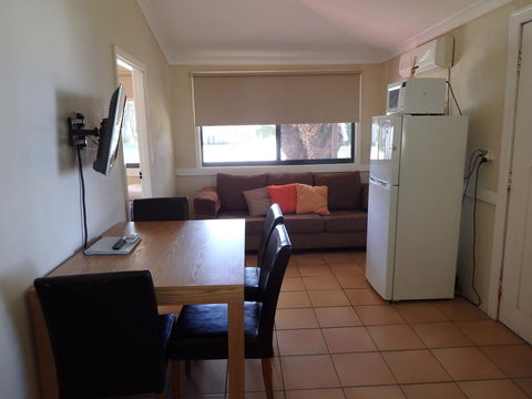 Lazy Lobster Holiday Units & Chalets - Kingaroy Accommodation 3