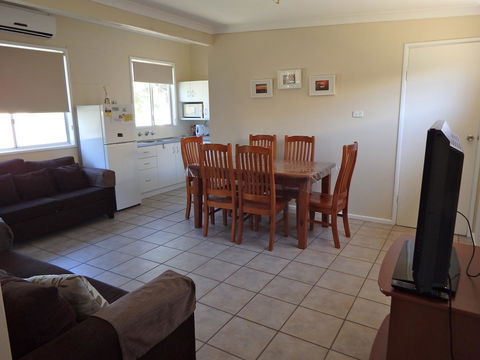 Lazy Lobster Holiday Units & Chalets - Kingaroy Accommodation 23