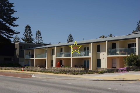 Cottesloe Beachfront Ocean View Apartment - Kingaroy Accommodation 1