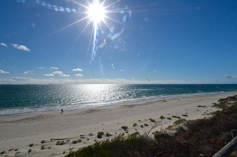 Cottesloe Beachfront Ocean View Apartment - Kingaroy Accommodation 8