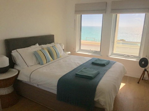 Cottesloe Beachfront Ocean View Apartment - Kingaroy Accommodation 2
