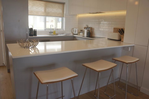 Cottesloe Beachfront Ocean View Apartment - Kingaroy Accommodation 13