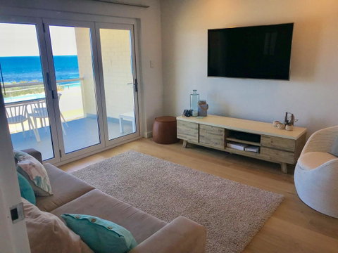 Cottesloe Beachfront Ocean View Apartment - Kingaroy Accommodation 6