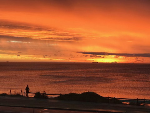 Cottesloe Beachfront Ocean View Apartment - Kingaroy Accommodation 14