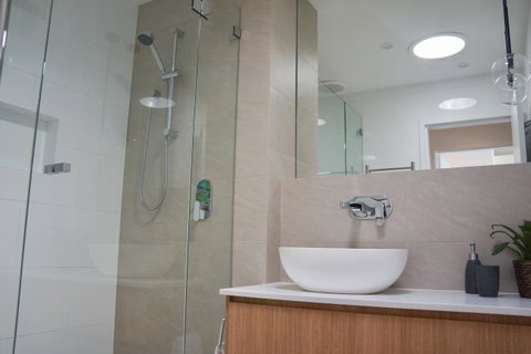 Cottesloe Beachfront Ocean View Apartment - Kingaroy Accommodation 15