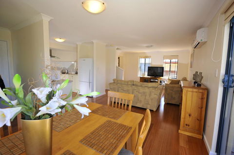Palm Beach Manor - Kingaroy Accommodation 2