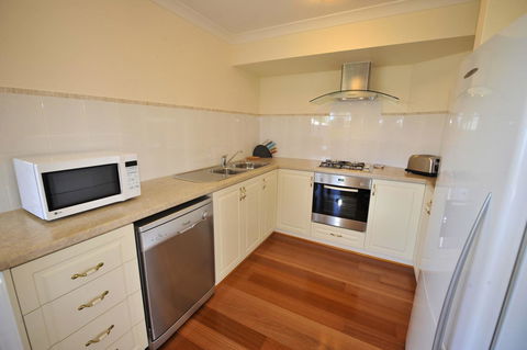 Palm Beach Manor - Kingaroy Accommodation 3