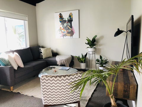 West Beach Lagoon 220 Stylish And Cozy - Kingaroy Accommodation 4