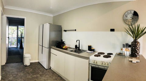 West Beach Lagoon 220 Stylish And Cozy - Kingaroy Accommodation 11