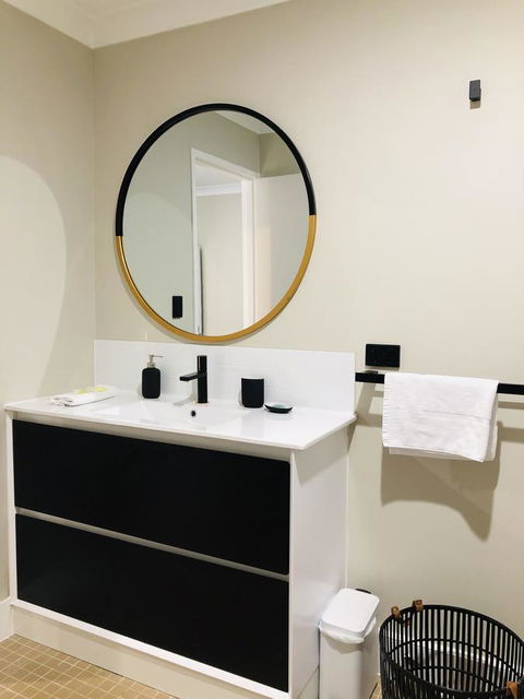 West Beach Lagoon 220 Stylish And Cozy - Kingaroy Accommodation 13